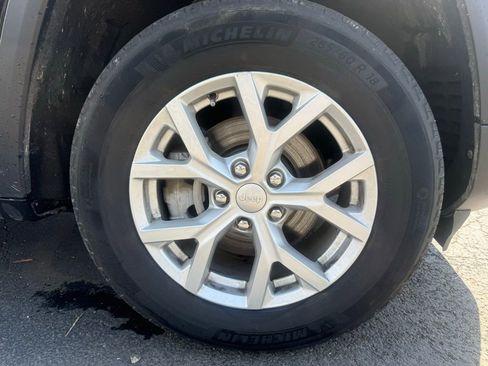 Used 2023 Jeep Grand Cherokee Limited AWD/4WD image 56