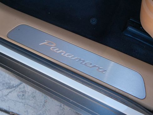 Used 2017 Porsche Panamera image 51