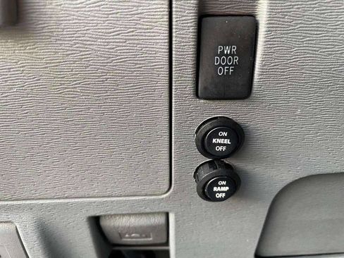 Used 2014 Toyota Sienna SE image 26