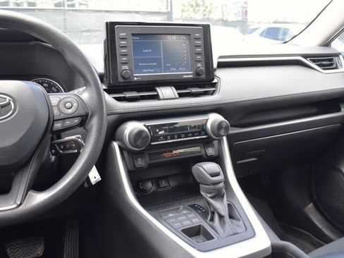 Used 2021 Toyota RAV4 LE AWD/4WD image 20