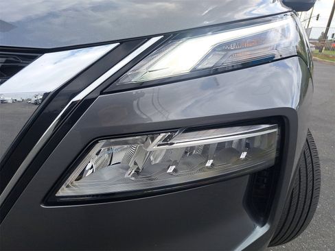 Used 2021 Nissan Rogue SV image 32