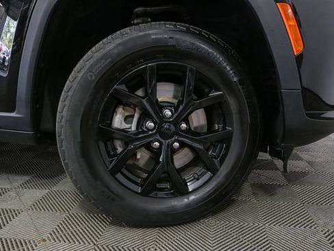 Used 2023 Jeep Grand Cherokee L Laredo AWD/4WD image 14