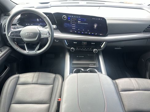 Used 2025 Chevrolet Suburban RST w/ Comfort Package image 18