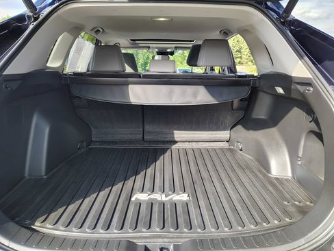 Used 2022 Toyota RAV4 XLE Premium AWD/4WD image 23