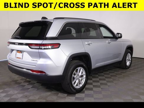 Used 2023 Jeep Grand Cherokee Laredo w/ Luxury Tech Group I image 9