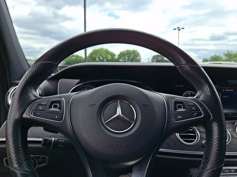 Used 2018 Mercedes-Benz E 300 4MATIC image 19