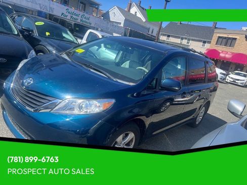 Used 2011 Toyota Sienna LE image 1