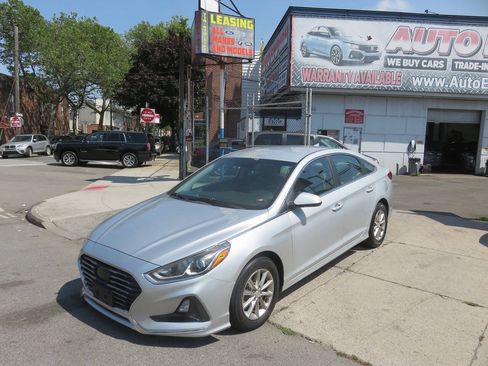 Used 2018 Hyundai Sonata SE FWD image 2