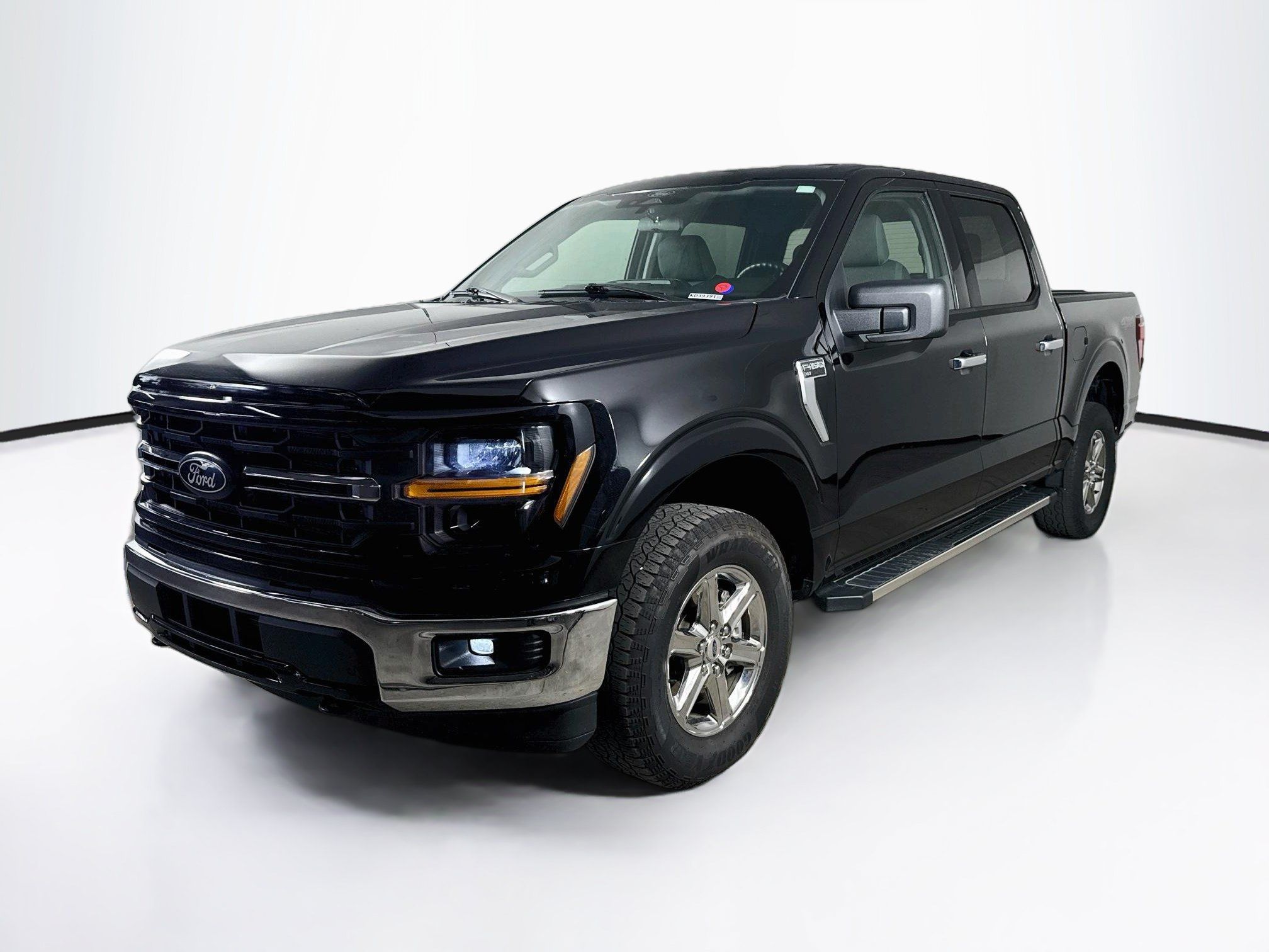 Used 2025 Ford F150 XLT w/ Equipment Group 301A Standard AWD/4WD image 4