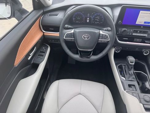 New 2026 Toyota Grand Highlander FWD image 19