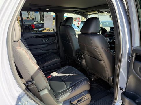 Certified 2025 Honda Pilot TrailSport image 22