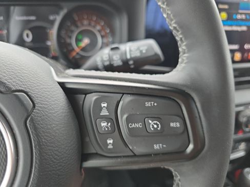 Used 2025 Jeep Wrangler Unlimited Sport AWD/4WD image 24