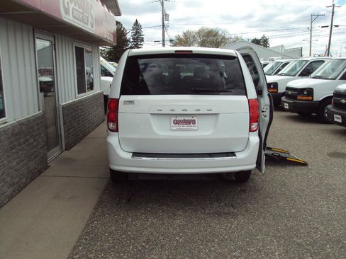 Used 2015 Dodge Grand Caravan SE w/ Quick Order Package 29E SE FWD image 6