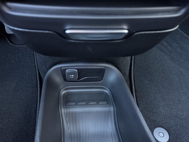 New 2027 Chrysler Pacifica Select FWD image 40