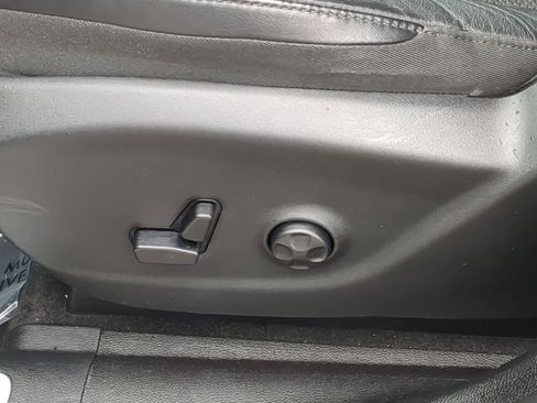 Used 2019 Jeep Cherokee Limited image 17