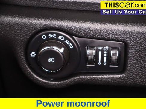 Used 2025 Chrysler Pacifica Pinnacle FWD image 24