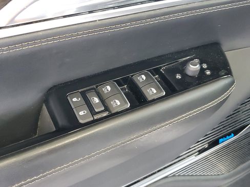 Used 2023 Jeep Grand Wagoneer L 4WD image 15