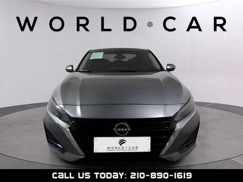 Used 2025 Nissan Altima 2.5 SV w/ SV Special Edition Package image 2