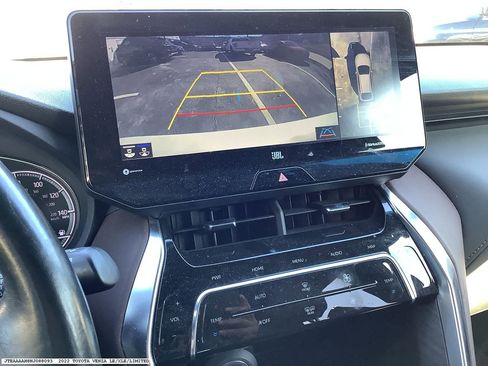 Used 2022 Toyota Venza Limited image 12