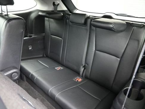 Used 2023 Toyota Highlander XLE AWD/4WD image 12