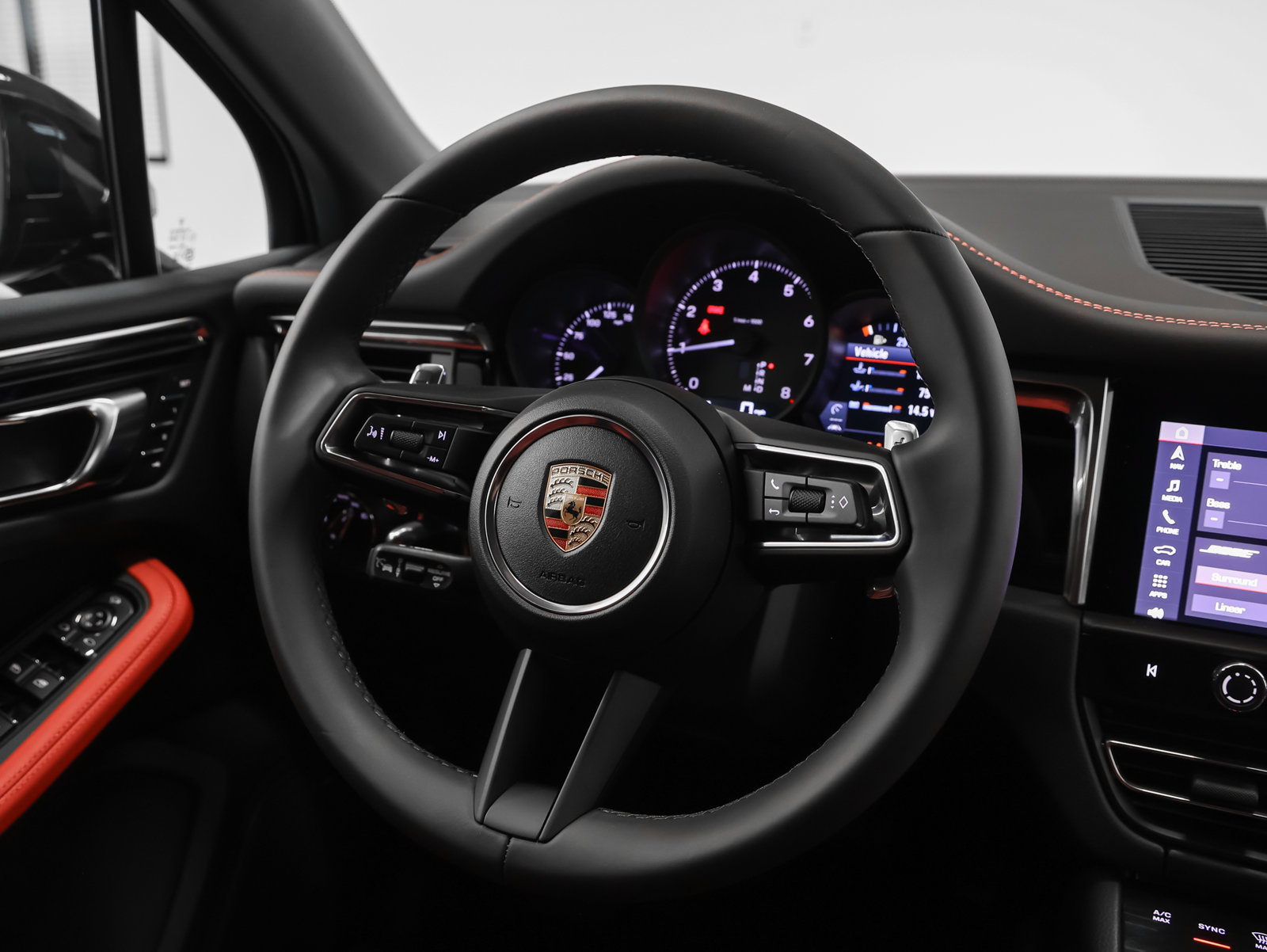 Certified 2026 Porsche Macan AWD/4WD image 30