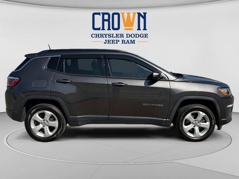 Used 2018 Jeep Compass Latitude w/ Cold Weather Group AWD/4WD image 2