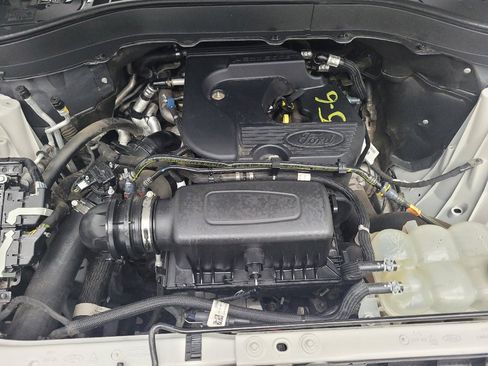 Used 2020 Ford Explorer XLT w/ Equipment Group 202A AWD/4WD image 30