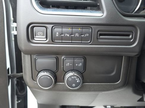 Used 2021 Chevrolet Suburban LT RWD image 13