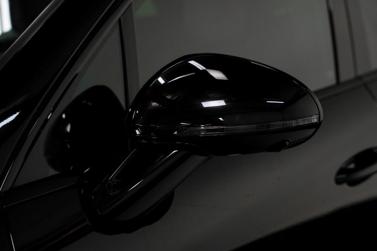 Used 2020 Porsche Macan Turbo AWD/4WD image 15