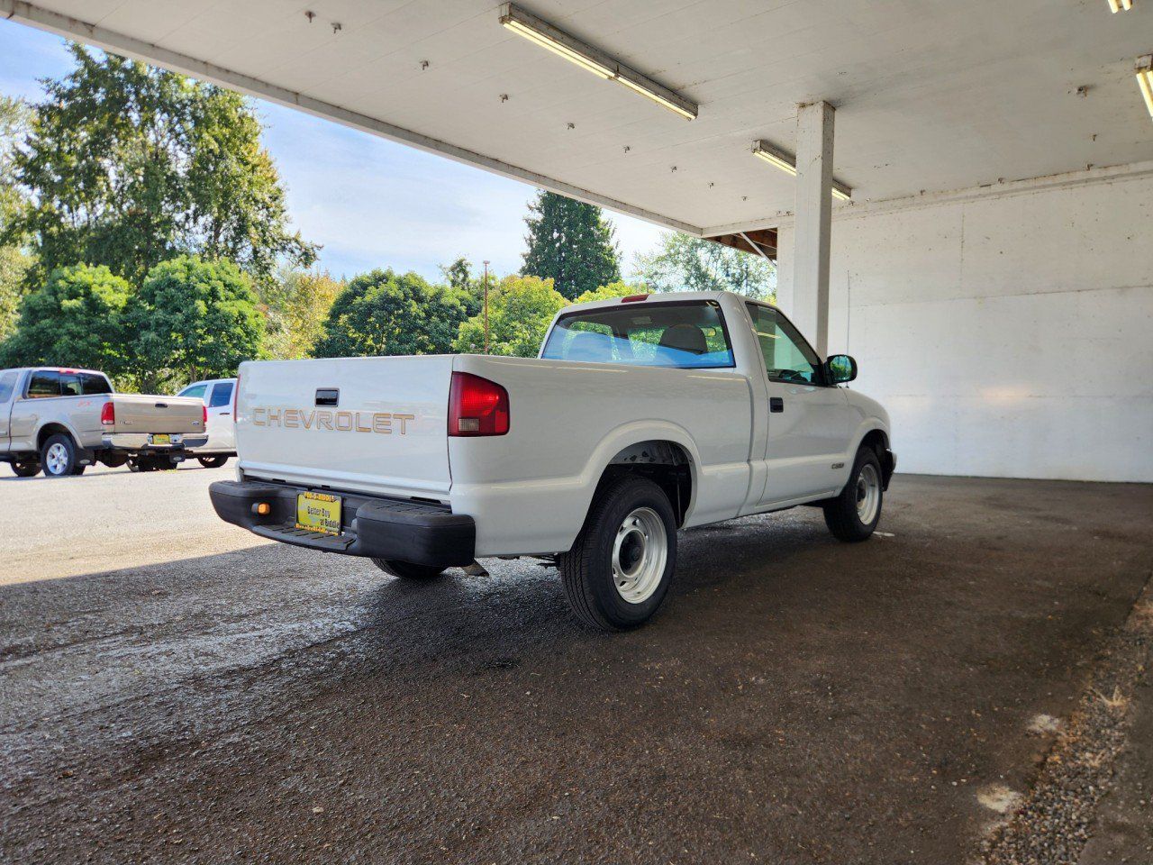 Used 2002 Chevrolet S10 Pickup 2WD Regular Cab image 3