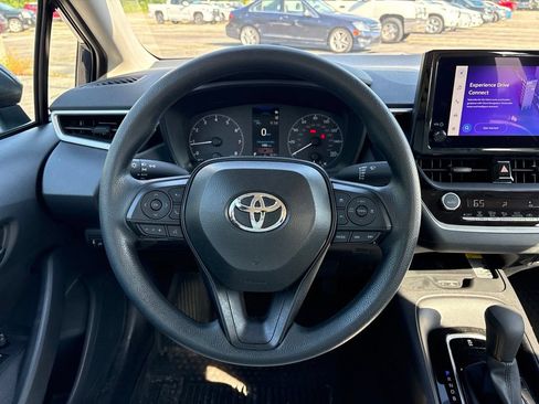 Used 2025 Toyota Corolla LE w/ LE Premium Package FWD image 8
