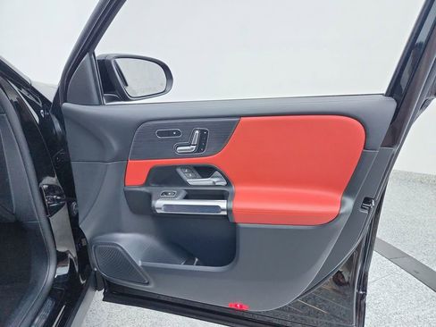 Used 2022 Mercedes-Benz GLB 35 AMG 4MATIC image 36