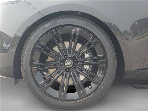 New 2025 Land Rover Range Rover Long Wheelbase SE image 10