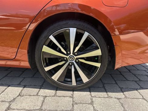 Used 2022 Nissan Altima 2.5 SR FWD image 11