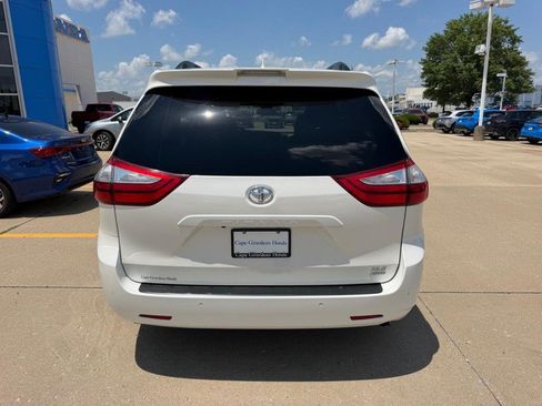 Used 2019 Toyota Sienna XLE w/ XLE Navigation Package AWD/4WD image 3