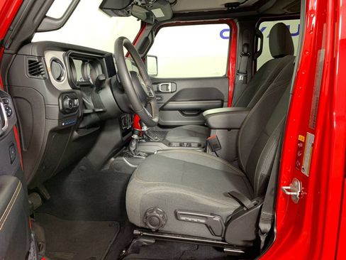 Used 2024 Jeep Wrangler Unlimited Sahara AWD/4WD image 15