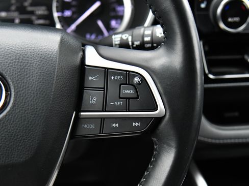 Used 2022 Toyota Highlander XSE image 29