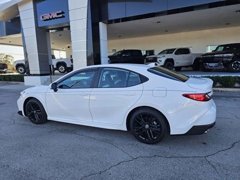 Used 2026 Toyota Camry SE image 2