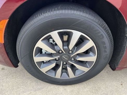 Used 2022 Chrysler Pacifica Limited image 23