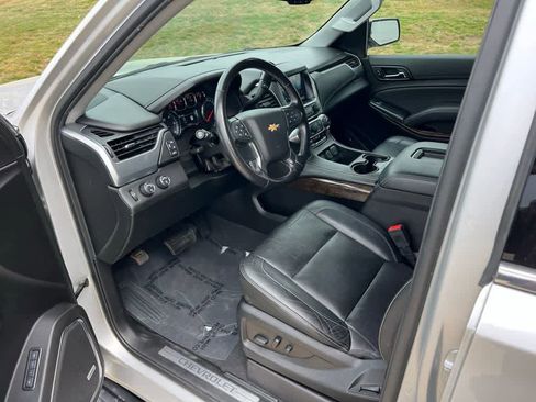 Used 2019 Chevrolet Suburban LT image 2