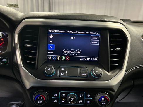 Used 2023 GMC Acadia SLE image 17