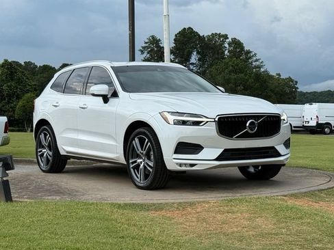 Used 2021 Volvo XC60 T5 Momentum FWD image 1