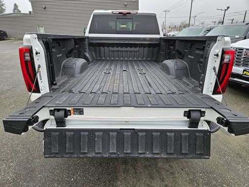 Used 2024 GMC Sierra 3500 Denali Ultimate AWD/4WD image 9