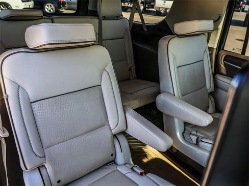 Used 2022 GMC Yukon XL Denali w/ Denali Ultimate Package image 24