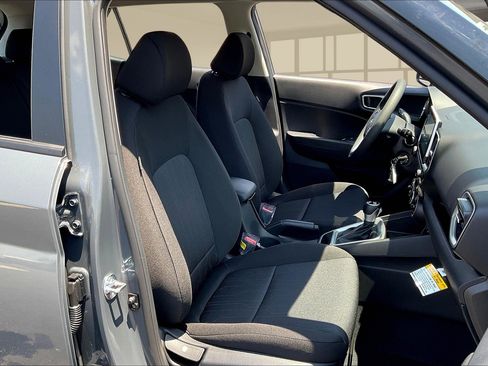 New 2025 Hyundai Venue SE image 10