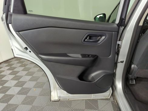Used 2024 Nissan Rogue S AWD/4WD image 27