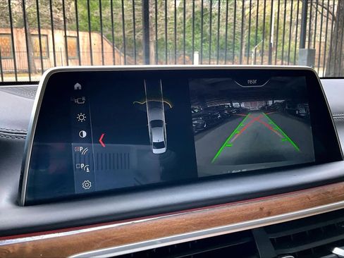 Used 2018 BMW 740i image 27