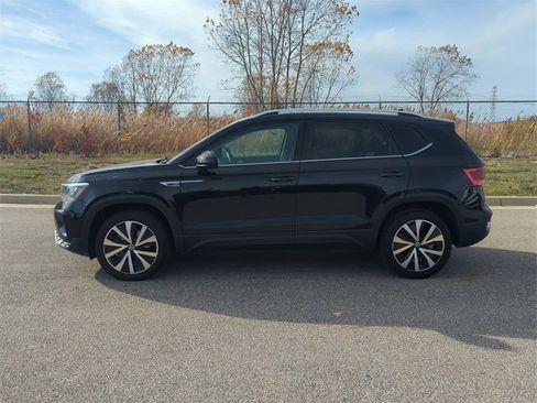 Used 2024 Volkswagen Taos SE image 6