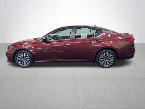 Used 2024 Nissan Altima 2.5 SV FWD image 3