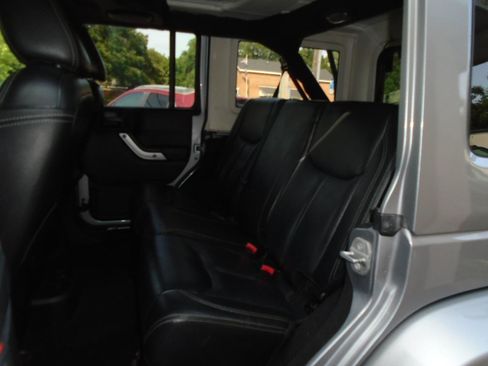 Used 2014 Jeep Wrangler Unlimited Rubicon AWD/4WD image 9